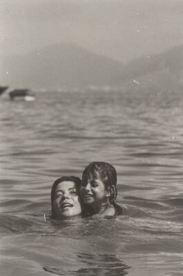 [Clarice Herzog com Beatriz Pacheco Jordão no Mar]